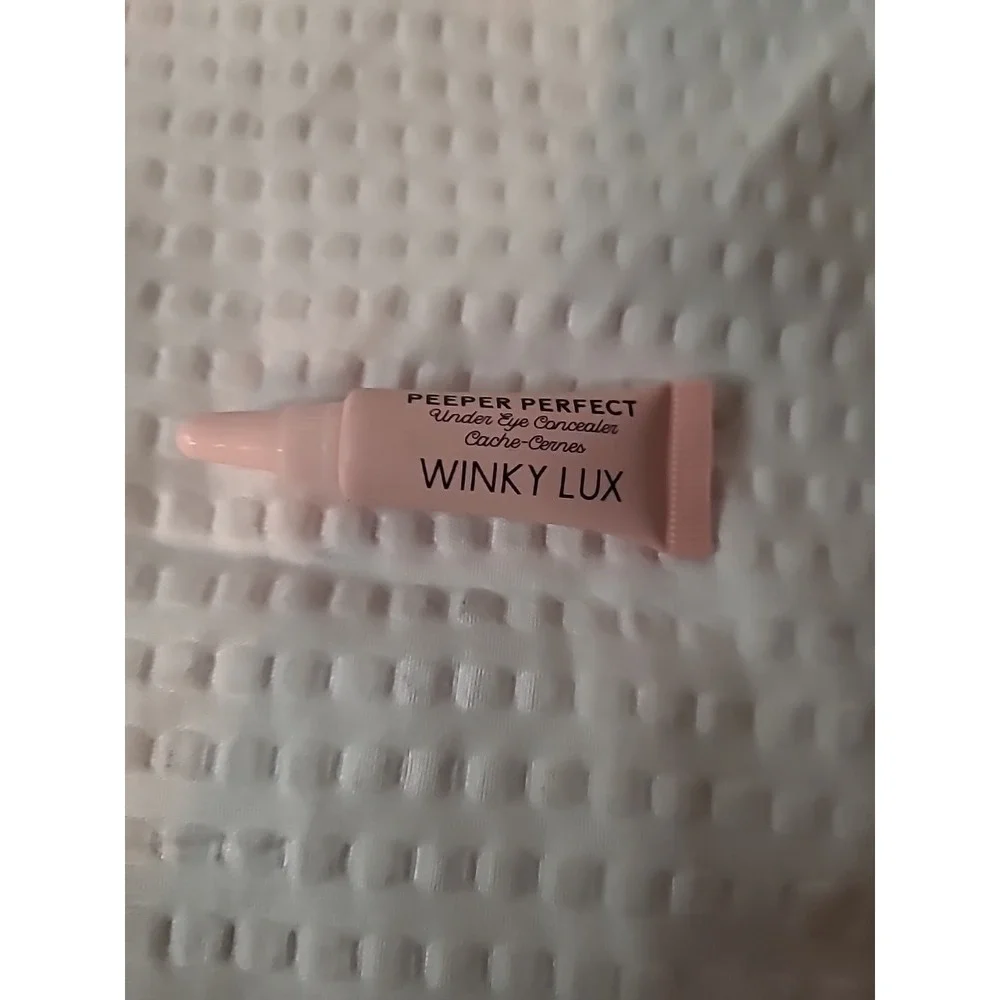 Winky Lux Peeper Perfect - Shade: Medium - 0.05 OZ.